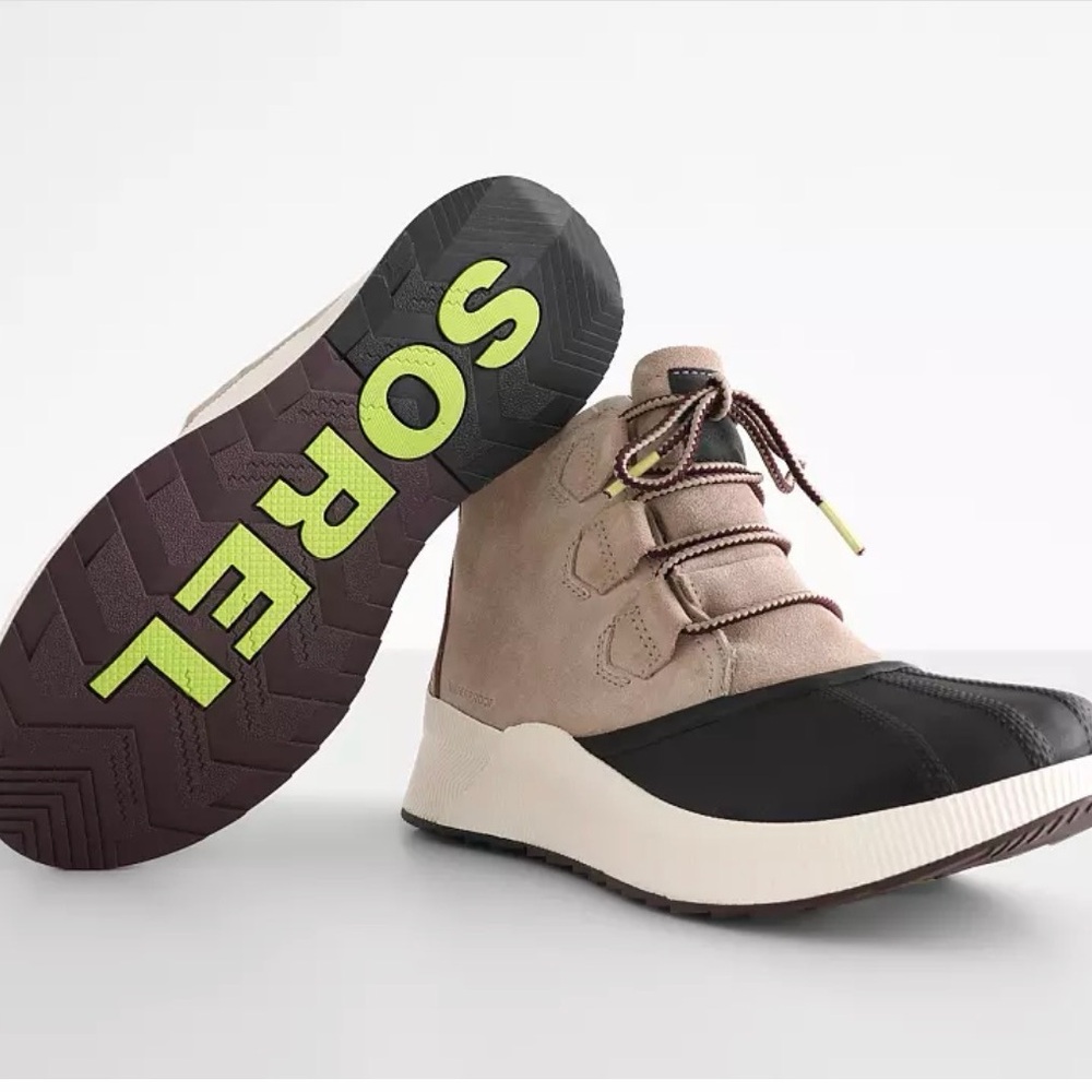 Sorel Out N About III Classic Leather Boot in Omega Taupe & Black, Size 8